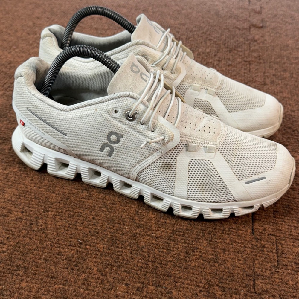 On Cloud 5 All White Running Shoes Womens Size 10 59.98902 Low Top Sneakers B+